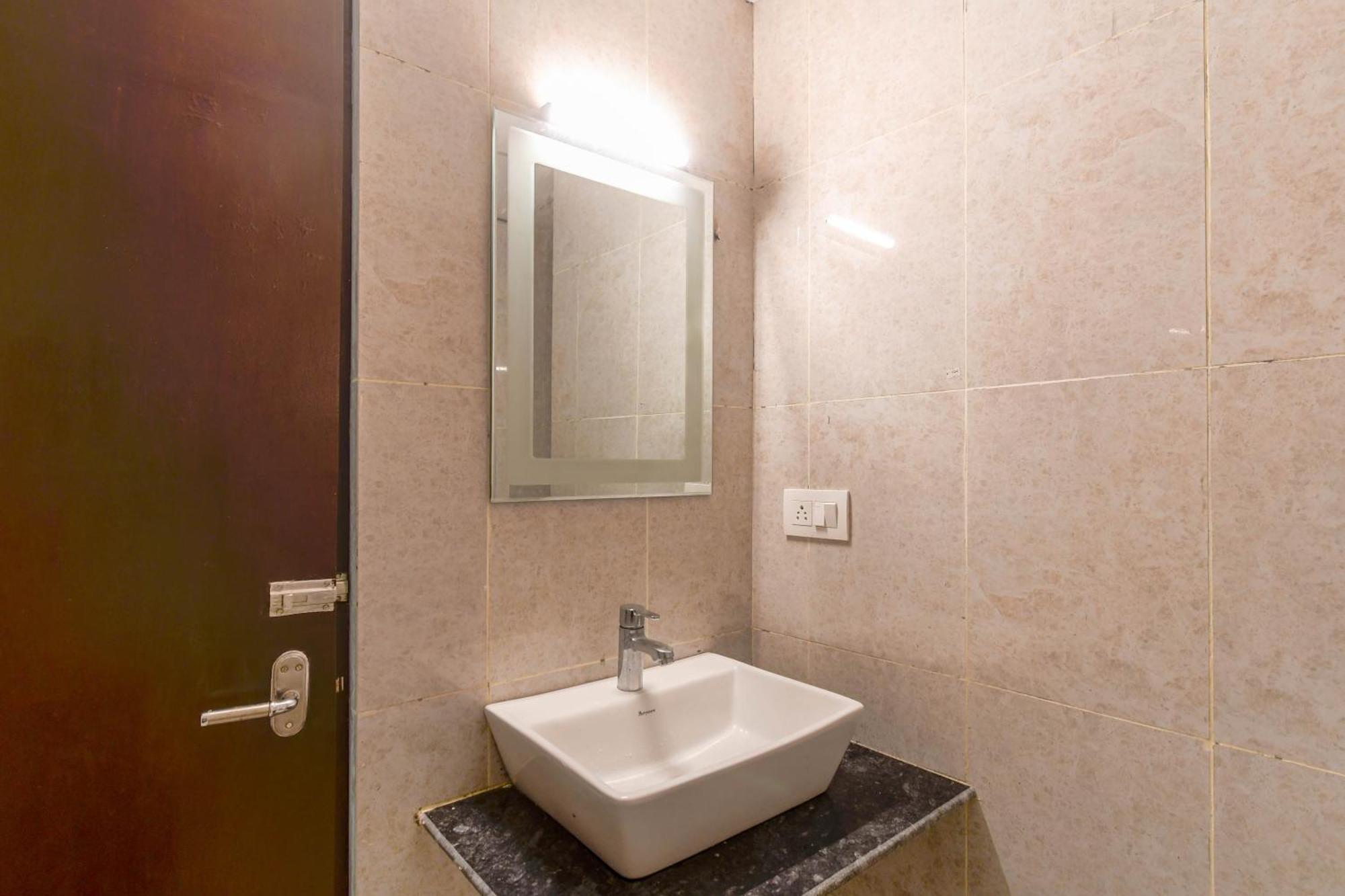 כלכותה Hotel Mahal מראה חיצוני תמונה
