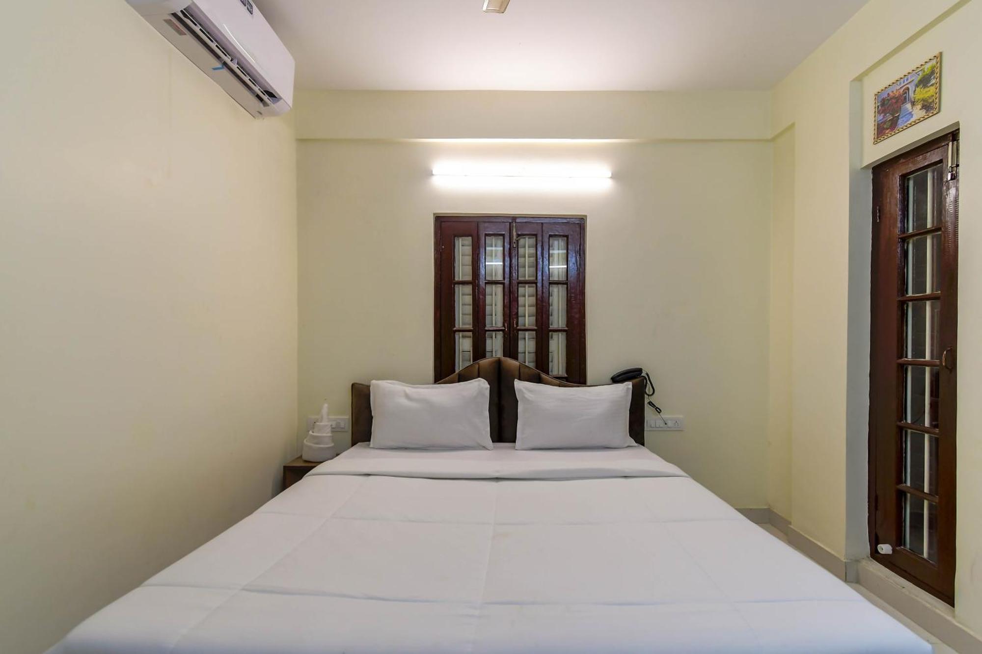 כלכותה Hotel Mahal מראה חיצוני תמונה