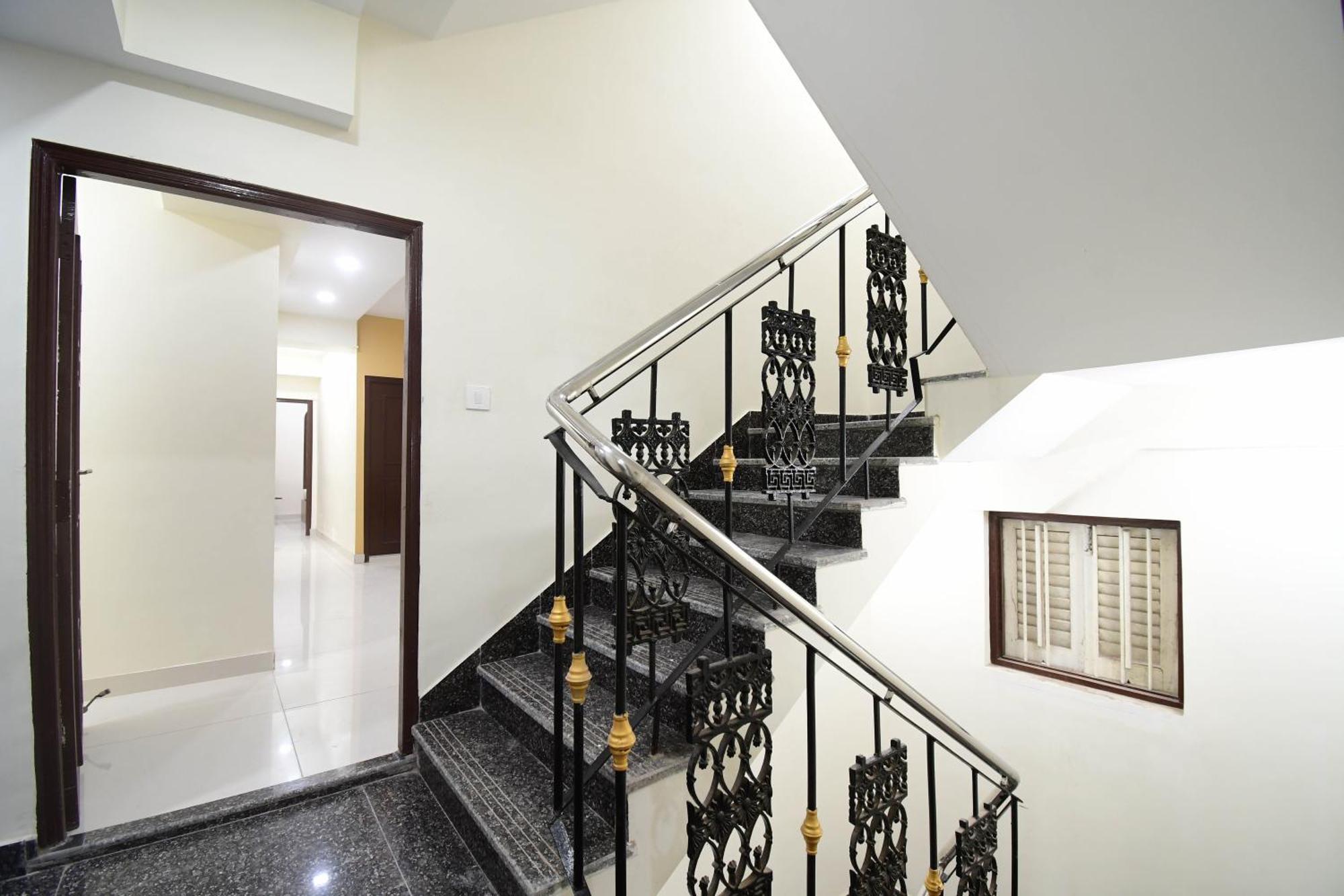 כלכותה Hotel Mahal מראה חיצוני תמונה