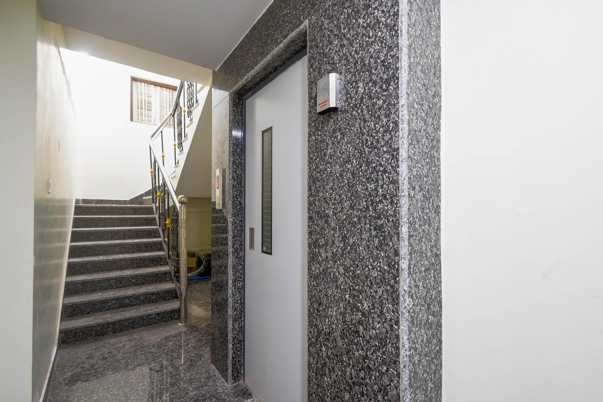 כלכותה Hotel Mahal מראה חיצוני תמונה