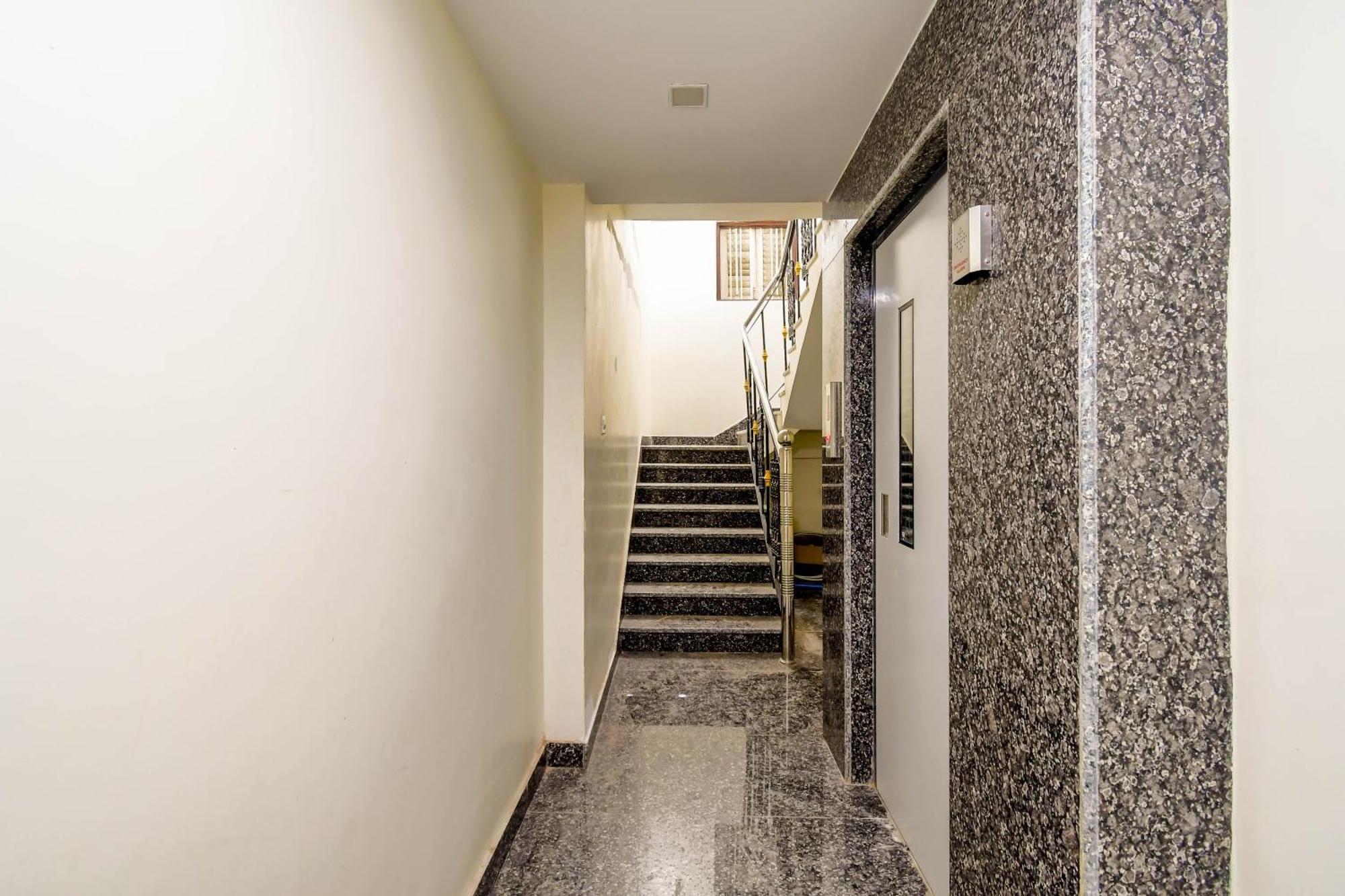כלכותה Hotel Mahal מראה חיצוני תמונה
